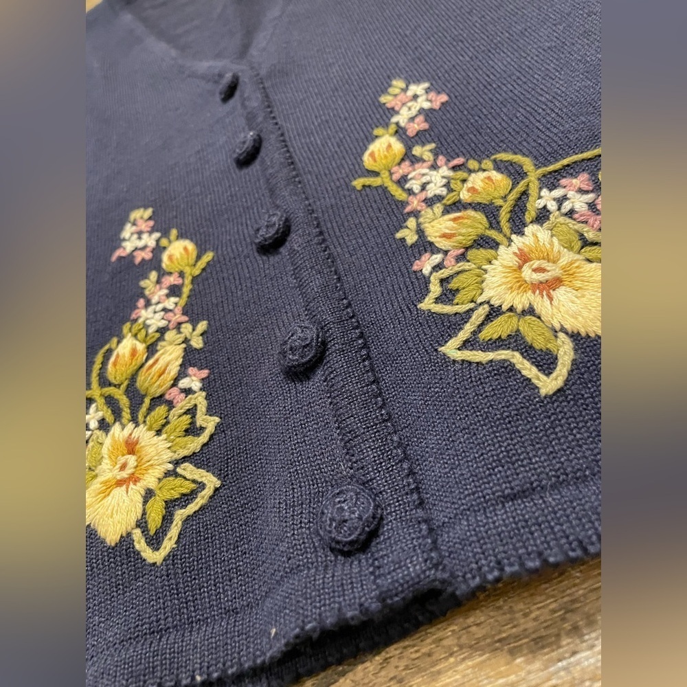 Vintage Susan Bristol Blue Size M Floral Embroidered Cardigan Sweater Cottage - Picture 12 of 12